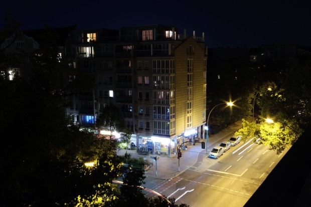 Das mit der Dxo One gemachte Bild ist weitaus weniger verrauscht und hat dank der sechsbl&auml;ttrigen Blende Sterne bei den Lichtquellen. (Bild: Tobias K&ouml;ltzsch/Golem.de)